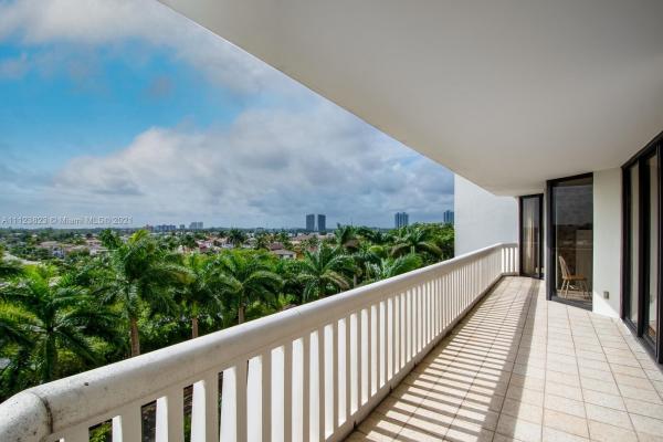 2000 Island Boulevard, 2000 Island Blvd #608, Aventura, Florida 33160, image 2