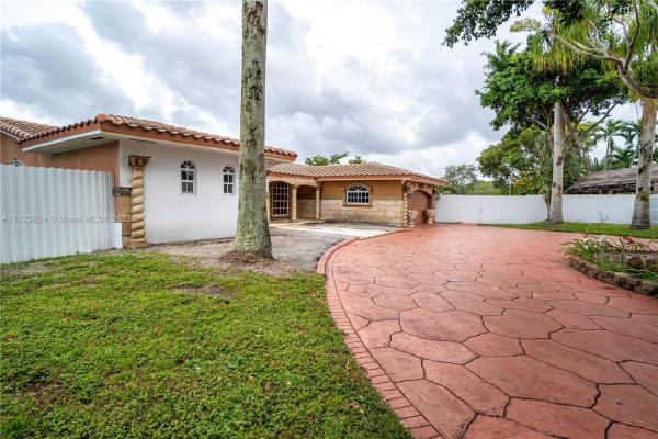 Miami Lakes Residential, 6880 Bamboo St #, Miami Lakes, Florida 33014, image 2