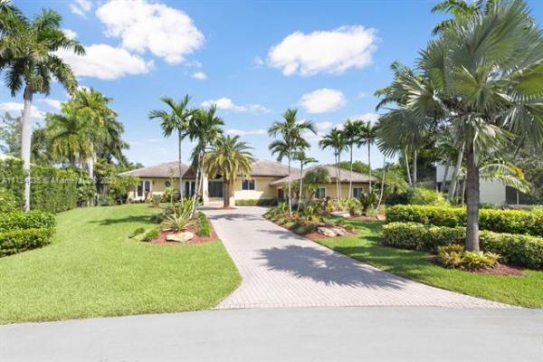 Hammocks Oaks Harbor, 315 Campana Ave, Coral Gables, Florida 33156, image 2