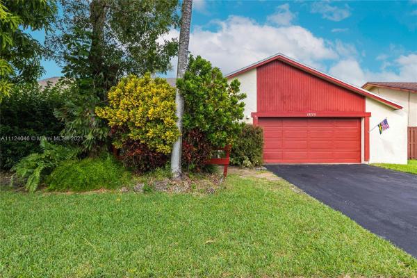 Caravel At Calusa, 13725 SW 107th Ter, The Hammocks, Florida 33186, image 2