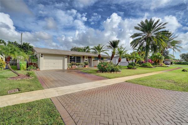Sunrise Golf Village, 6651 NW 27th St, Sunrise, Florida 33313, image 2
