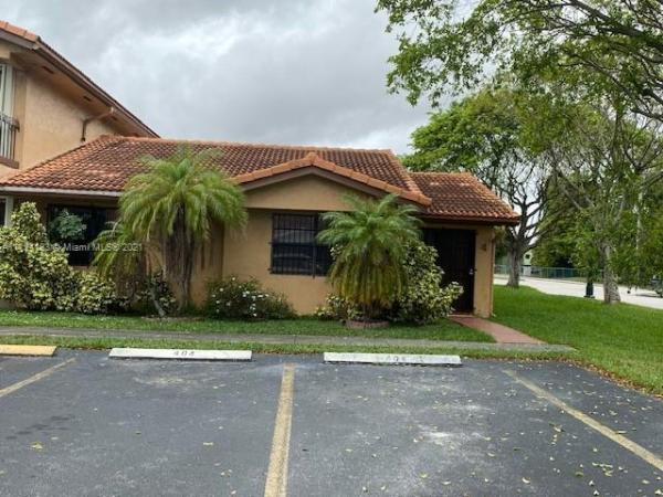 Patio Grande Townhomes, 10908 NW 7th St #404, Fountainebleau, Florida 33172, image 2