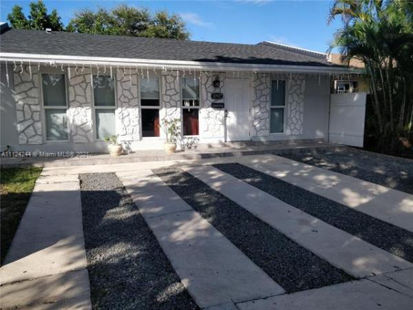 Royale Green, 12927 SW 47th Ter #12927, Kendale Lakes, Florida 33175, image 2