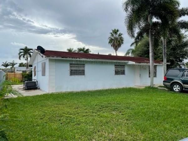 21st Century Homes, 15320 SW 304th St, Leisure City, Florida 33033, image 2