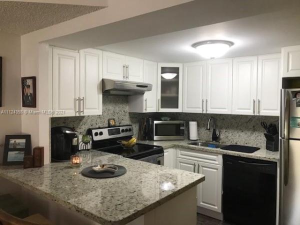 Las Vistas At Doral, 8290 Lake Dr #311, Doral, Florida 33166, image 2
