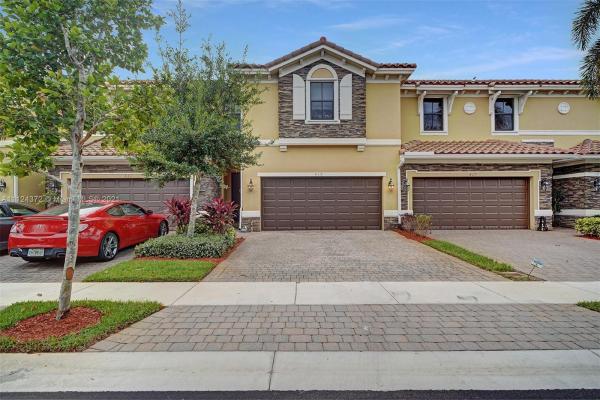 Vaquero Trails, 819 E Village Cir, Davie, Florida 33325, image 2