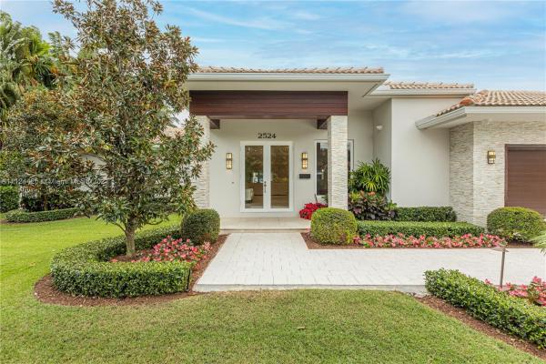 Laguna Isle, 2524 Laguna Dr, Fort Lauderdale, Florida 33316, image 1