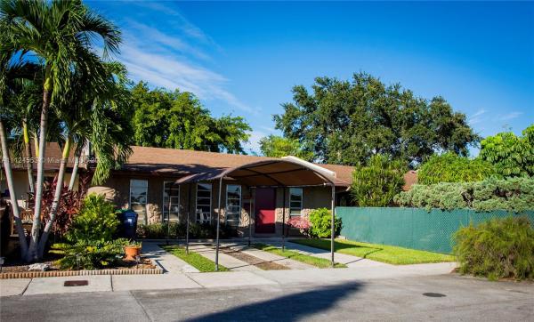 Royale Green, 12895 SW 50th Ln ##, Kendale Lakes, Florida 33175, image 2