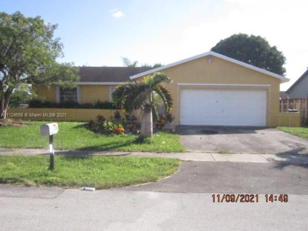 Meadow Wood Manor, 13200 SW 254th Ter, Princeton, Florida 33032, image 2