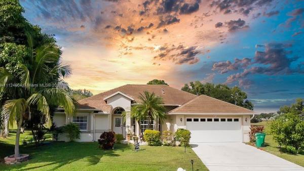 6743 NW Daffodil Ln, Florida 34983, image 2