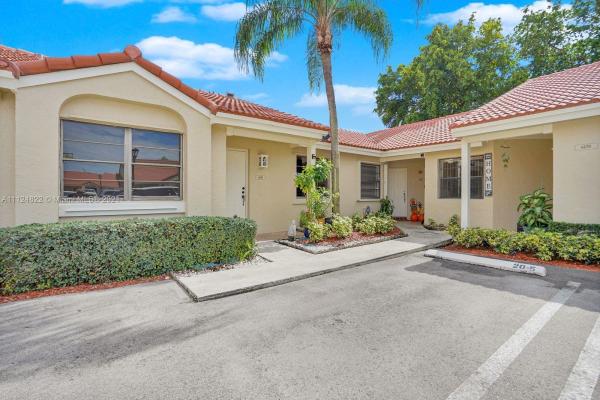 Villa Homes At The Moors, 6170 NW 170th Ter #6170, Country Club, Florida 33015, image 2