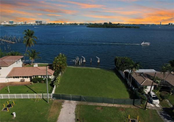 11035 N Bayshore Dr, Unincorporated Dade County, Florida 33161, image 1