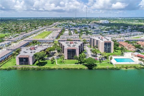 Lakeview Of The California Club, 20850 San Simeon Way #505-5, Ives Estates, Florida 33179, image 1