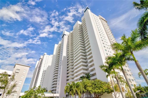 One Fifty One At Biscayne, 14951 Royal Oaks Ln #309, North Miami, Florida 33181, image 2