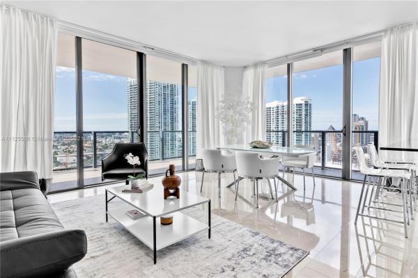 Reach Brickell City Centre, 68 SE 6th St #2512, Miami, Florida 33131, image 2