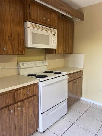 Village Of Sandalwood Lakes, 1615 16th Way, West Palm Beach, Florida 33407, image 2