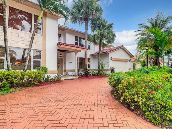 Royal Oaks, 8310 NW 168th St, Miami Lakes, Florida 33016, image 2