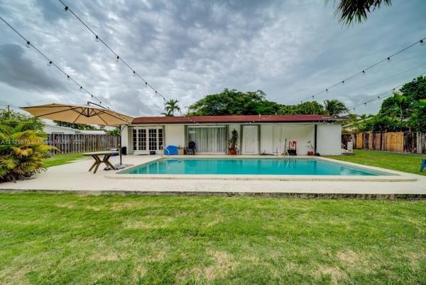 Darlington Manor, 5820 SW 93rd Ct, Sunset, Florida 33173, image 2