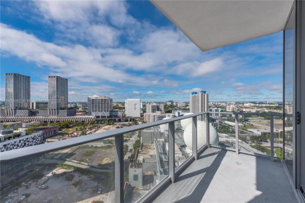 Paramount Miami Worldcenter, 851 NE 1st Ave #1901, Miami, Florida 33132, image 2