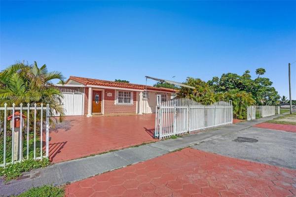 Lisa Manor, 1185 W 33rd Pl, Hialeah, Florida 33012, image 1