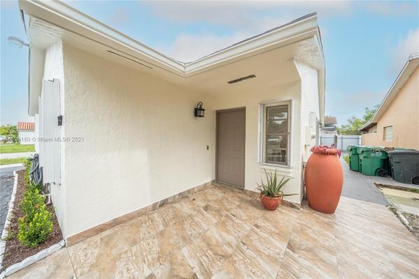 1619 SW 138th Ave, Unincorporated Dade County, Florida 33175, image 2