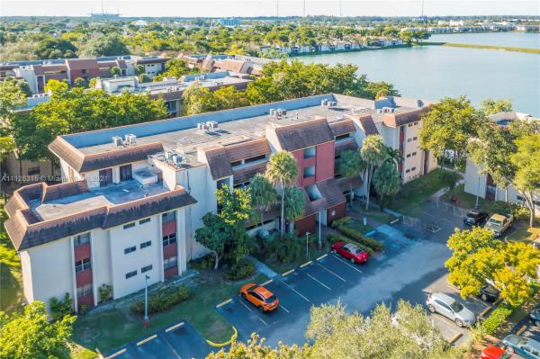 Summertree Village, 511 Ives Dairy Rd #206-6, Ives Estates, Florida 33179, image 2