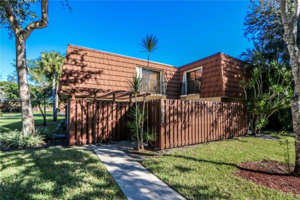 Village At Lake Pine, 11927 SW 9th Mnr, Davie, Florida 33325, image 2