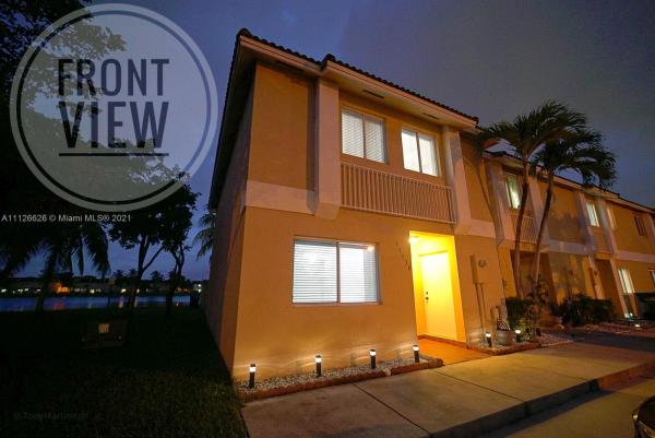 Weitzer Serena Lakes Townhomes, 17730 SW 139th Ct, Richmond West, Florida 33177, image 2