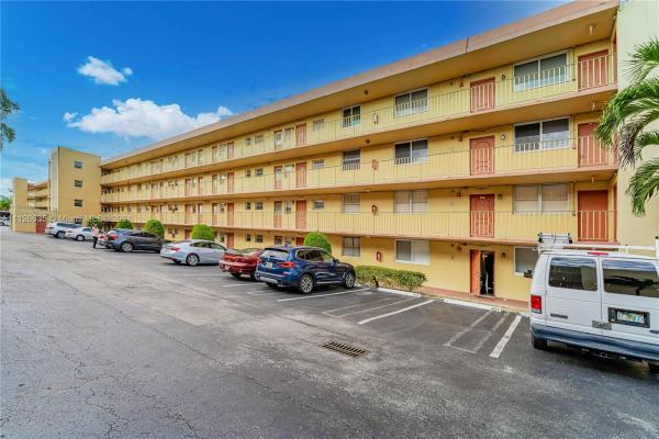 Royal Oaks, 445 NE 195th St #125, Ives Estates, Florida 33179, image 1