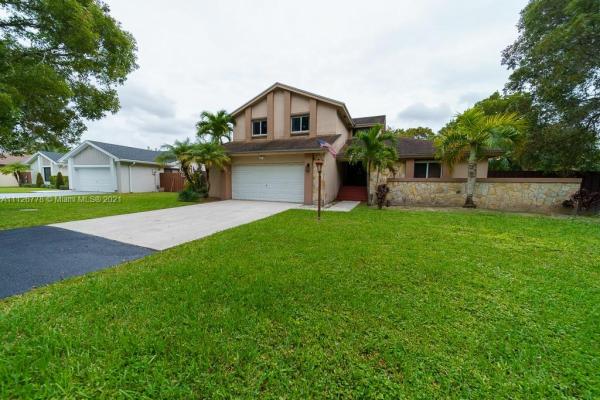 Lakes Of The Meadow, 5443 SW 151st Pl, Kendall West, Florida 33185, image 2