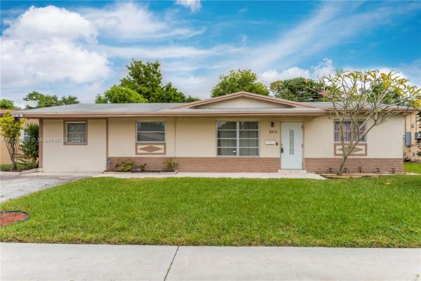 Oriole Estates, 3992 NW 36th Way, Lauderdale Lakes, Florida 33309, image 2