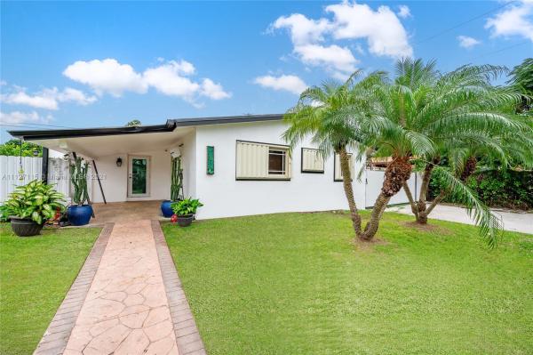Lakeview Manors, 8860 SW 43rd St, Olympia Heights, Florida 33165, image 2