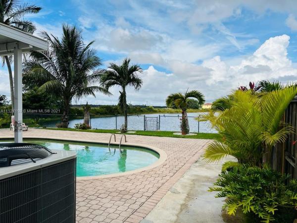 Park Square At Lago Mar, 16611 SW 75th St, The Hammocks, Florida 33193, image 2