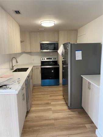 Arlen House Central, 300 Bayview Dr #PH03, Sunny Isles Beach, Florida 33160, image 2