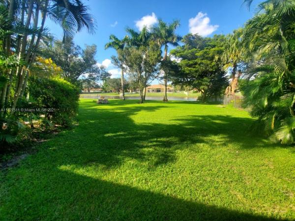 Long Lake Estates, 10311 N Lake Vista Cir, Davie, Florida 33328, image 1