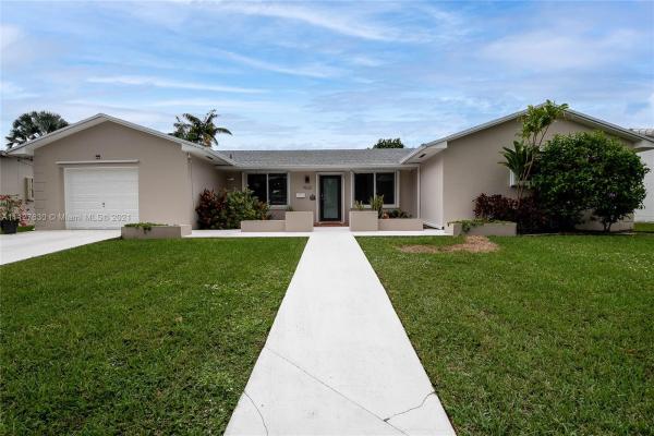 Kendall Sunset Homes, 9620 SW 77th St, Sunset, Florida 33173, image 2
