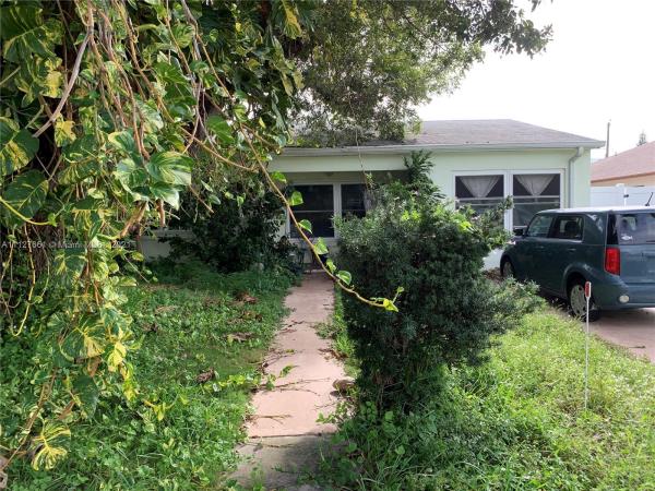 Central Park, 108 SW 12th Ave, Boynton Beach, Florida 33435, image 1