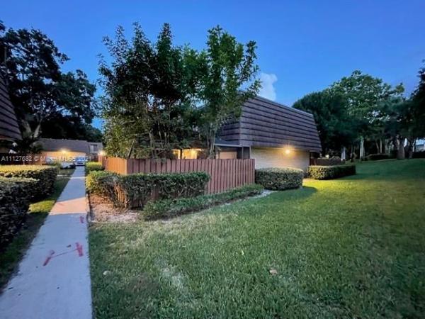 Heritage Village Of Palm Beach Lakes, 7516 75th Way, West Palm Beach, Florida 33407, image 2