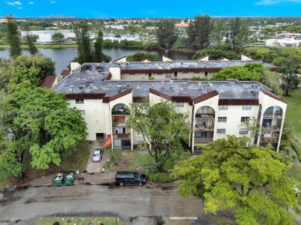 The Lakes Of Inverrary, 3300 Spanish Moss Ter #206, Lauderhill, Florida 33319, image 2