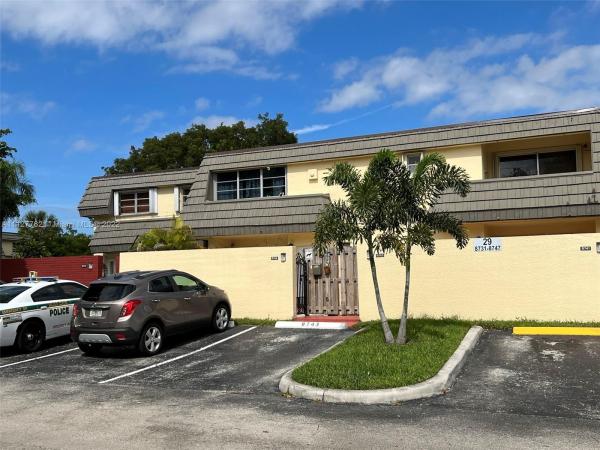Kendale Lakes Townhouses, 8745 SW 137th Ave #8745, Kendale Lakes, Florida 33183, image 1