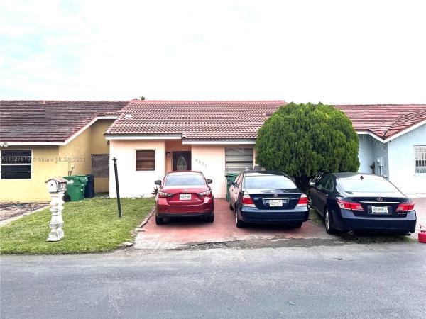 Bird Lakes Townhouses, 4631 SW 143rd Ct 0, Kendale Lakes, Florida 33175, image 2