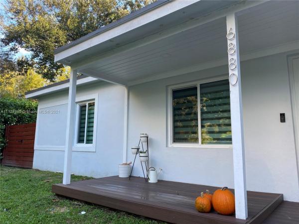 West Larkin Park, 6880 SW 77th Ter, South Miami, Florida 33143, image 2