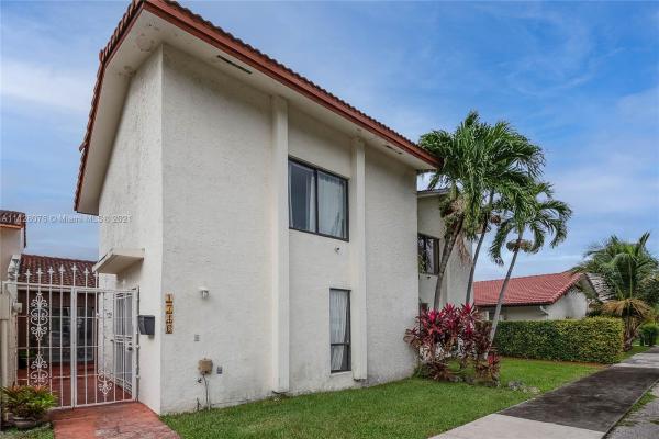 Lakewood Townhome Villas, 1746 SW 125th Ct, Tamiami, Florida 33175, image 1