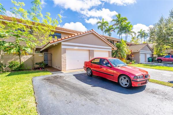 Townhomes Of La Jolla, 9105 SW 113th Place Cir W, Kendall, Florida 33176, image 2