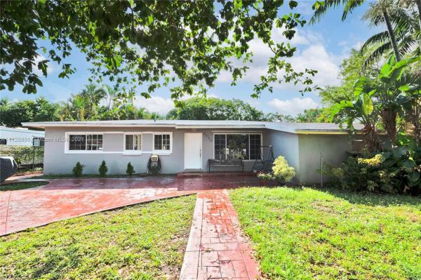 Lake Stevens Estates At Carol City, 5550 NW 181st Ter, Miami Gardens, Florida 33055, image 2