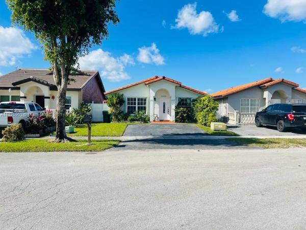 Biltmore Villas, 11446 NW 91st Ct, Hialeah Gardens, Florida 33018, image 2