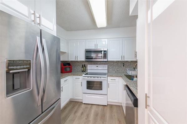 Waterview, 14961 SW 82nd Ln #21-304, Kendall West, Florida 33193, image 2