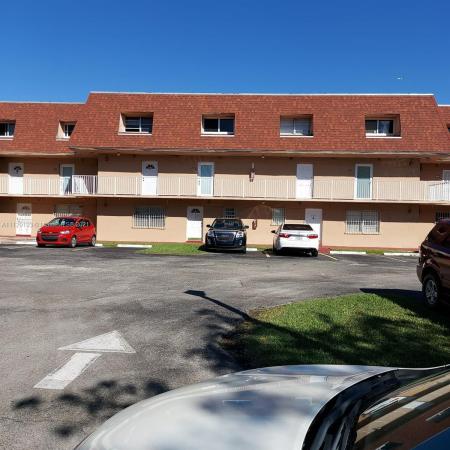 Laguna Club East, 230 NW 107 Ave #103, Fountainebleau, Florida 33172, image 2