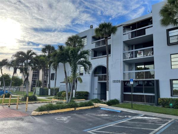 Vista Del Lago, 12239 SW 14th Ln #3212, Tamiami, Florida 33184, image 2