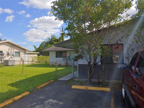 Lauderhill Manor, 5940 NW 20th St, Lauderhill, Florida 33313, image 2